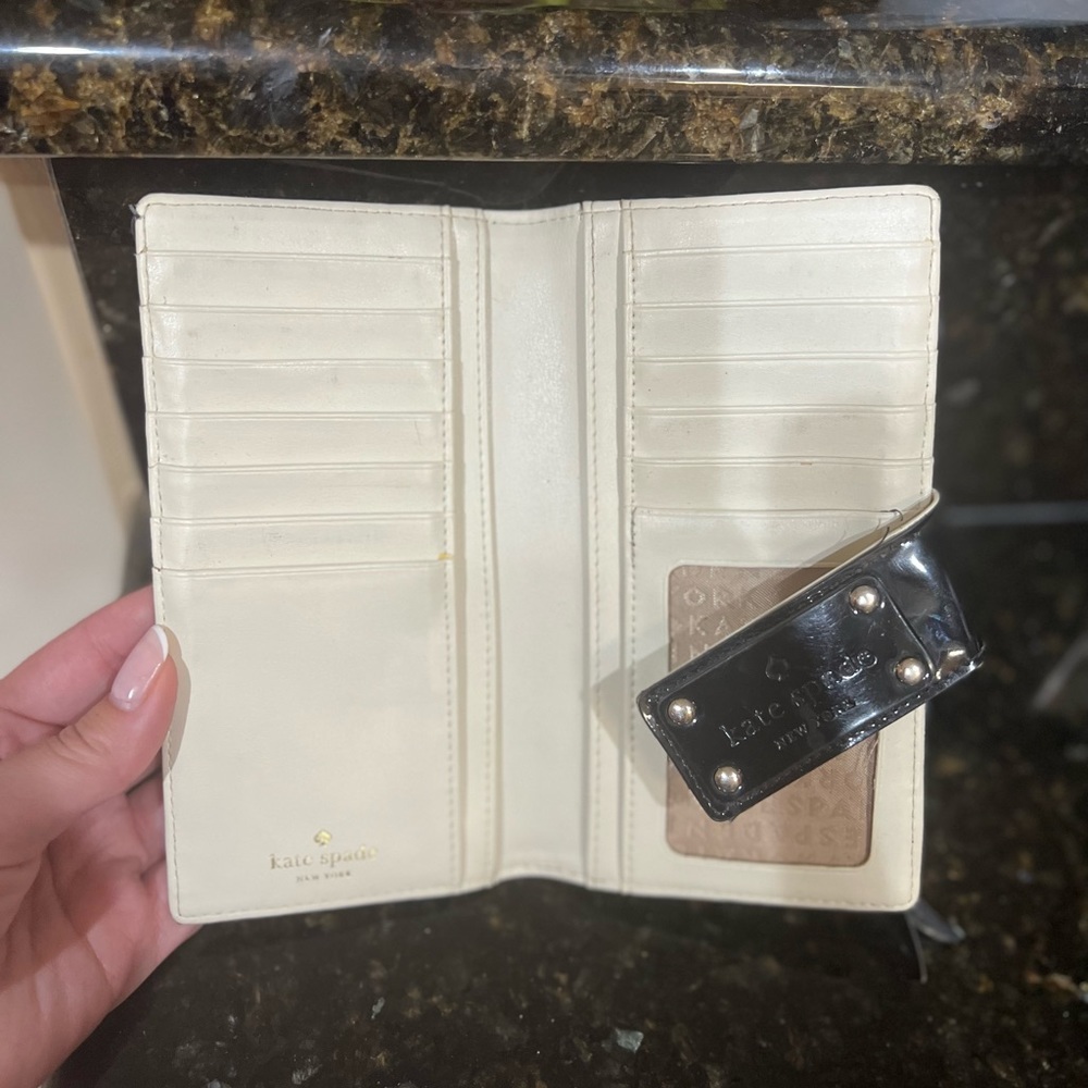 Kate Spade Wallet ♠️ - Picture 3 of 5